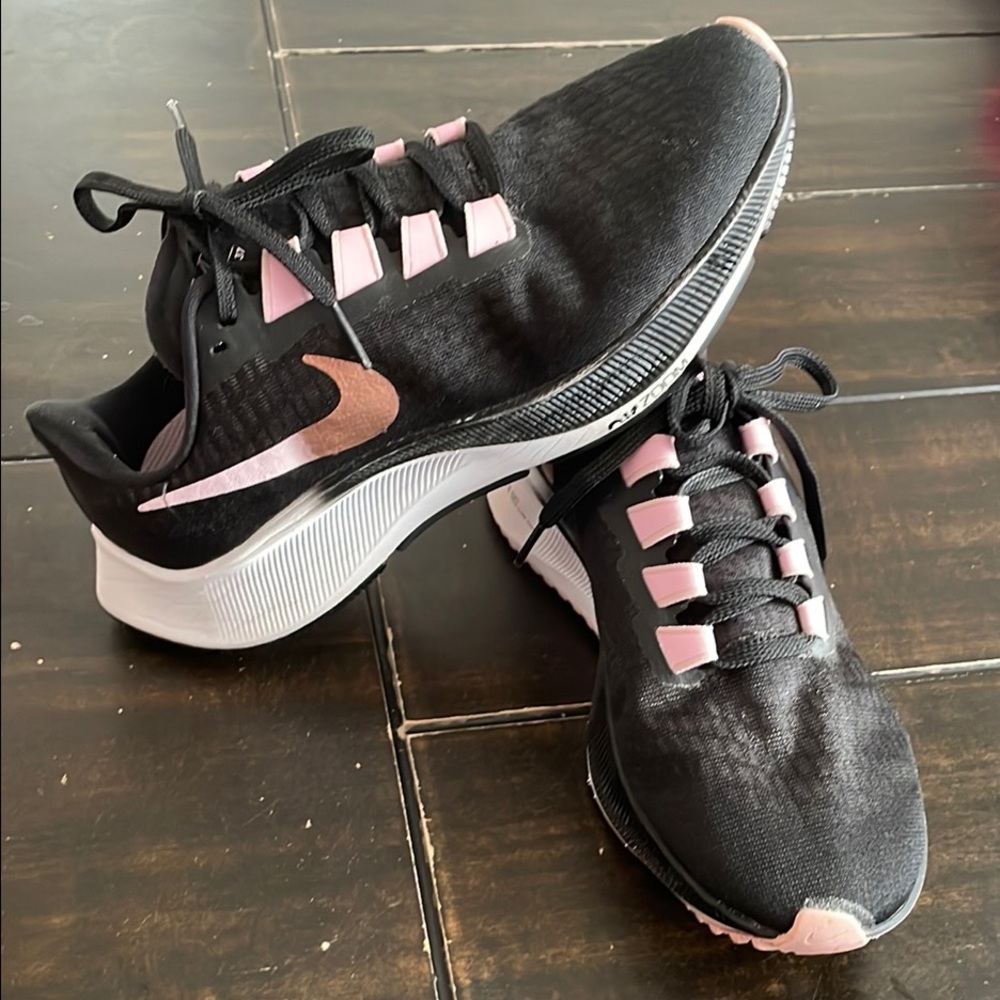 Nike Black and Light Pink Zoom Pegasus 37